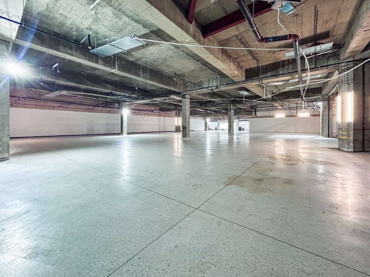 Retail/Shop in Bournemouth - photo 4