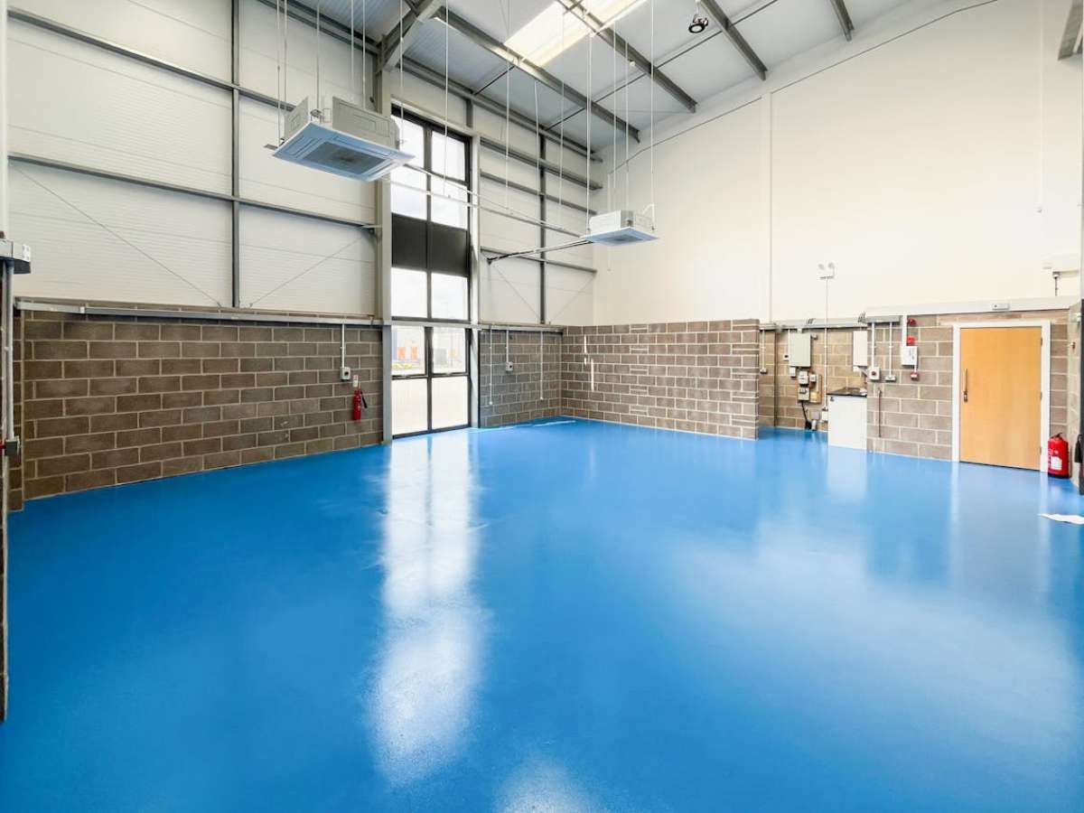 Retail/Shop in Wimborne - photo 4