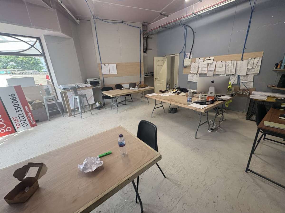 Retail/Shop in Bournemouth - photo 3