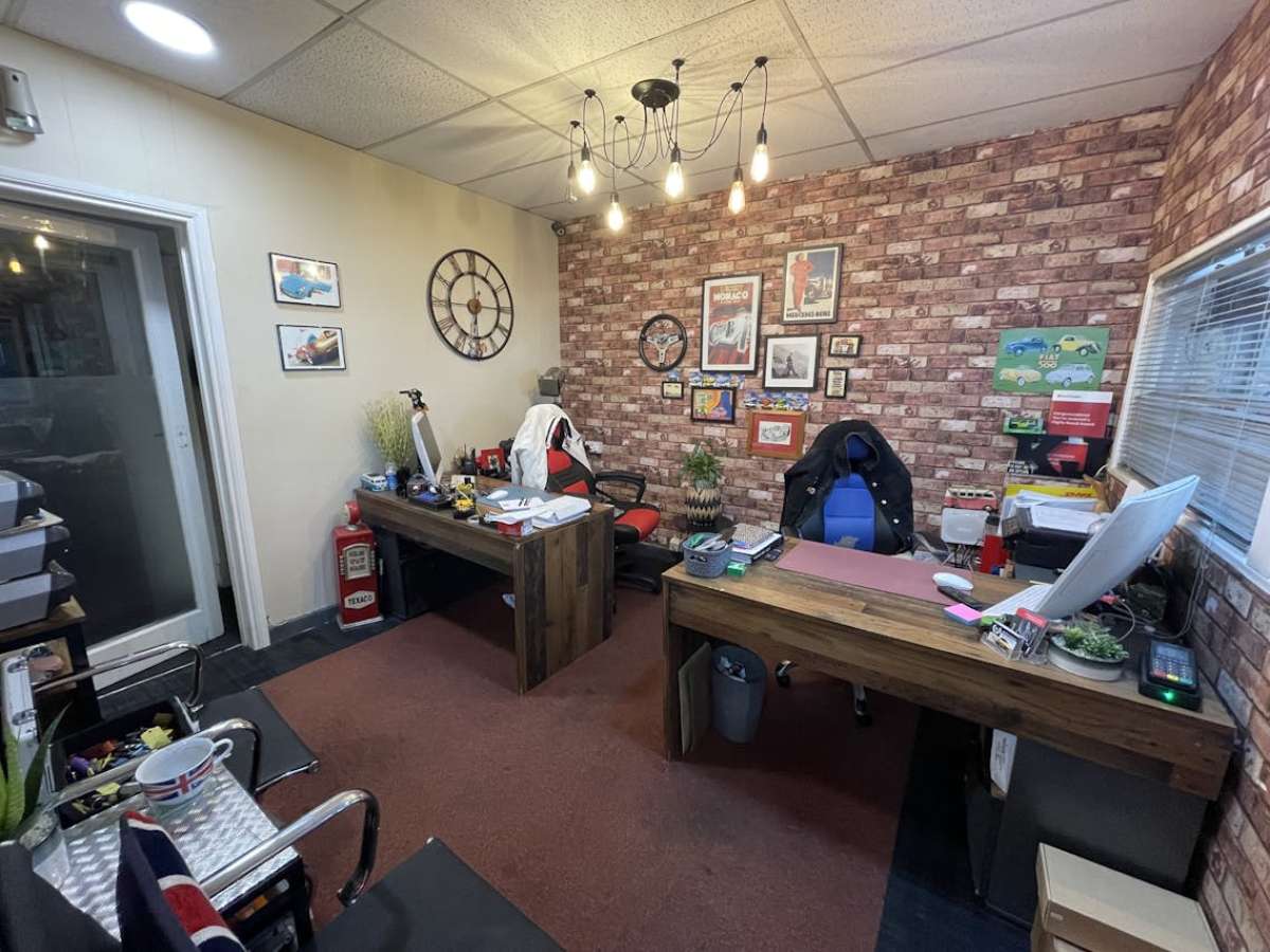 Retail/Shop in Bournemouth - photo 4