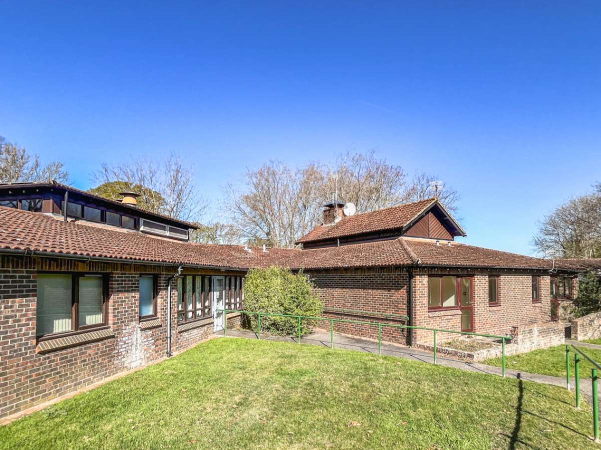 Retail/Shop in Lyndhurst - photo 4