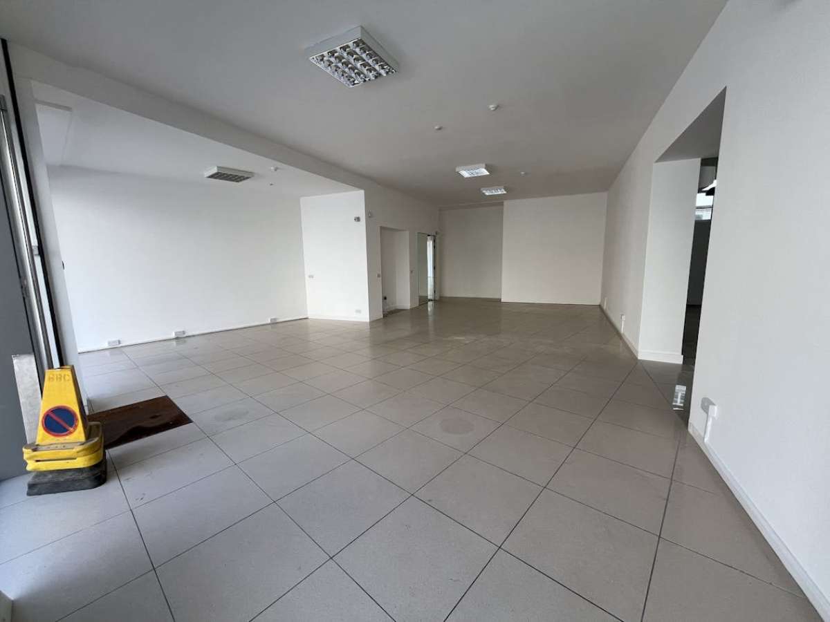 Retail/Shop in Bournemouth - photo 2