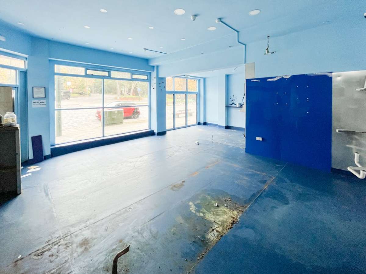 Retail/Shop in Bournemouth - photo 2