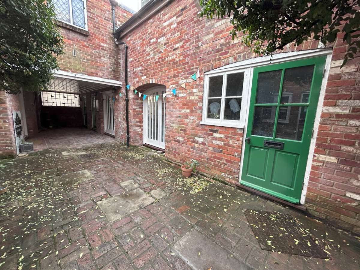 Retail/Shop in Fordingbridge - photo 2