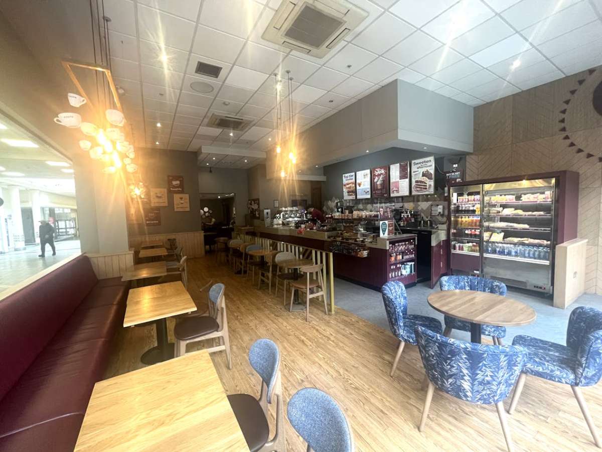 Retail/Shop in Fleet - photo 4