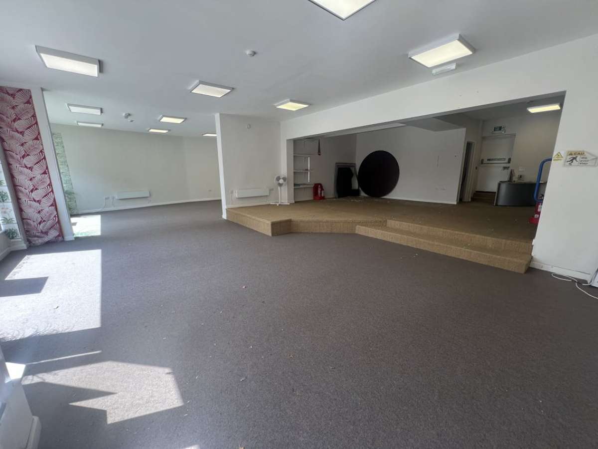 Retail/Shop in Gillingham - photo 2