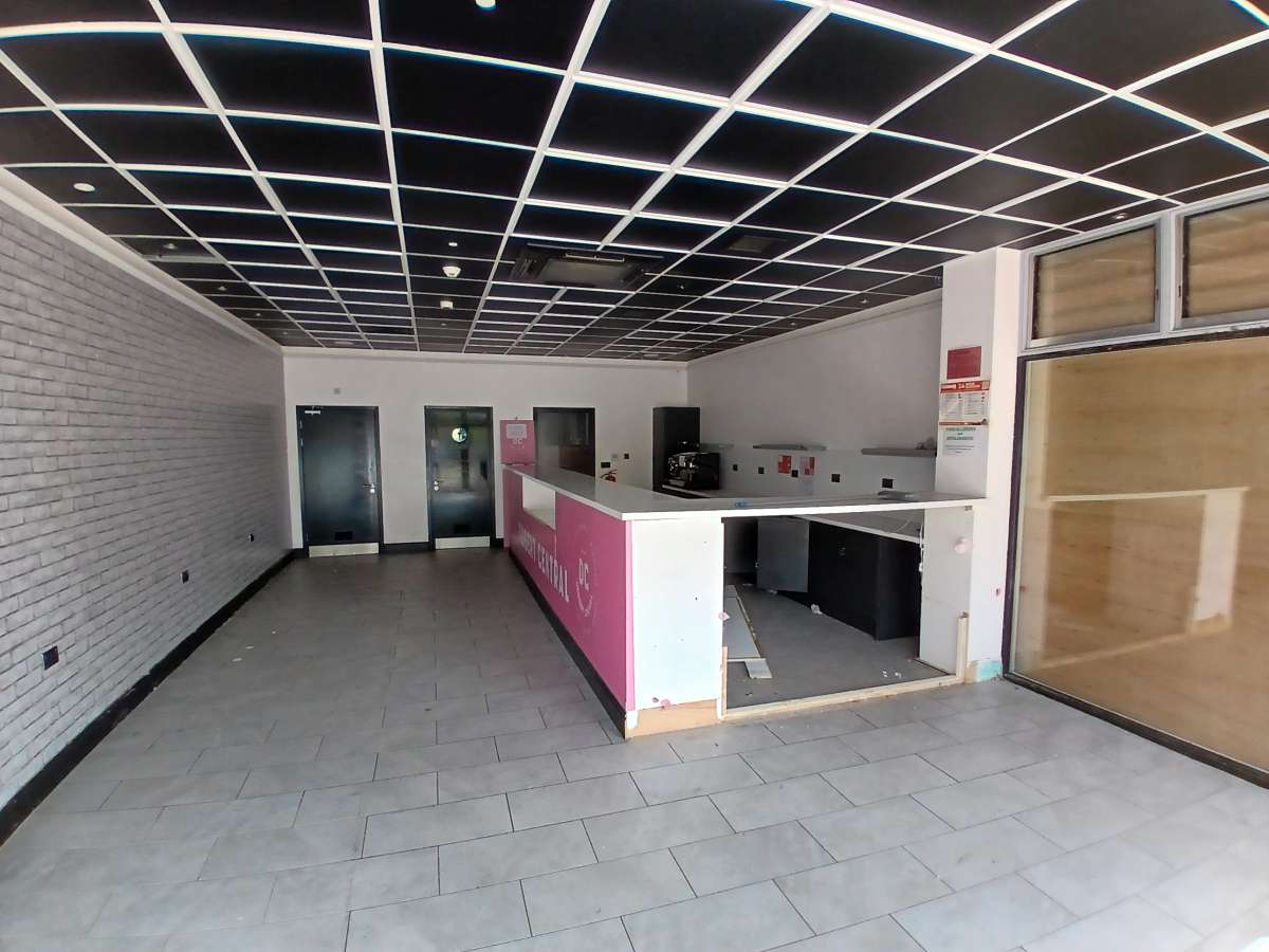 Retail/Shop in Huntingdon - photo 2