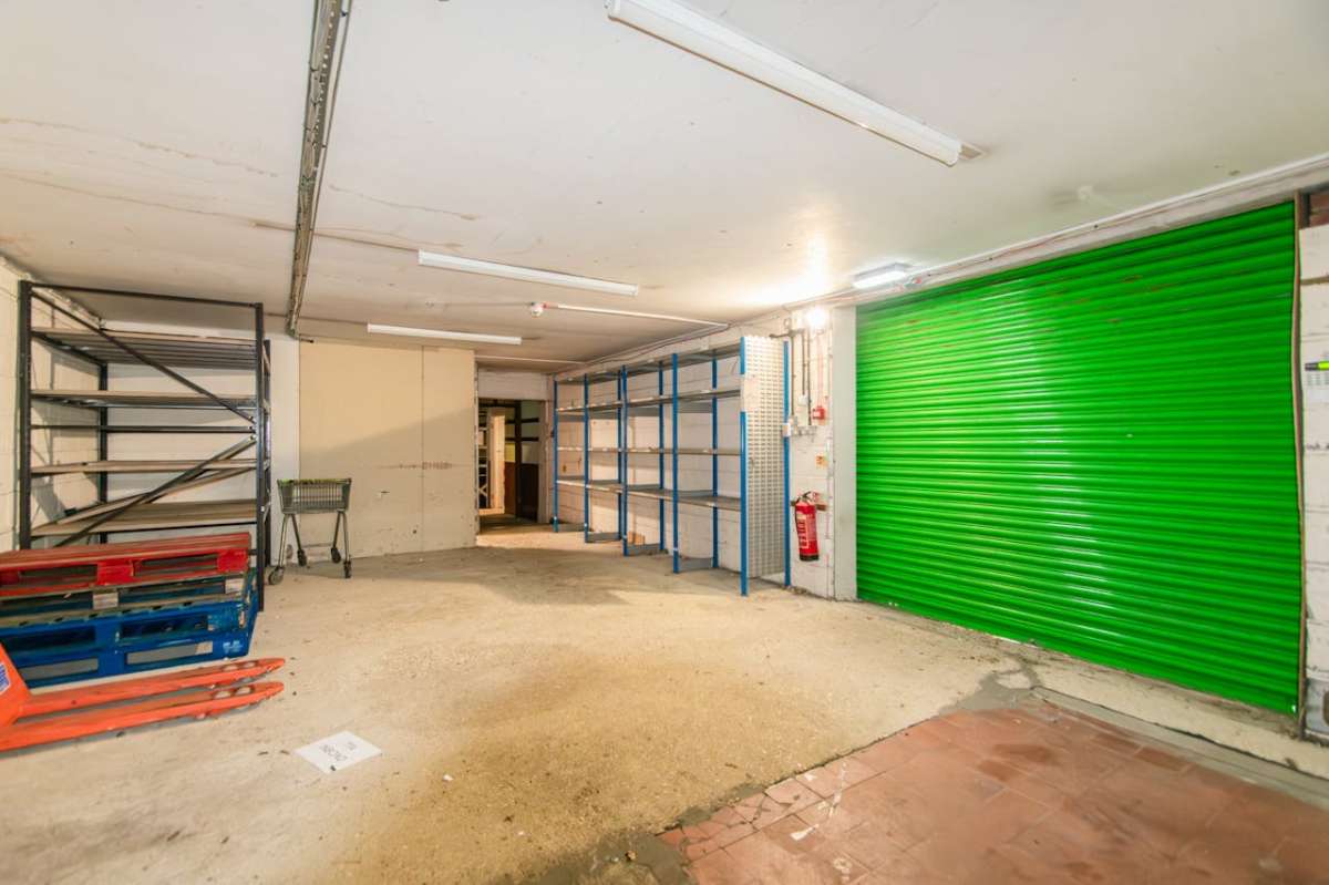 Retail/Shop in Bournemouth - photo 3