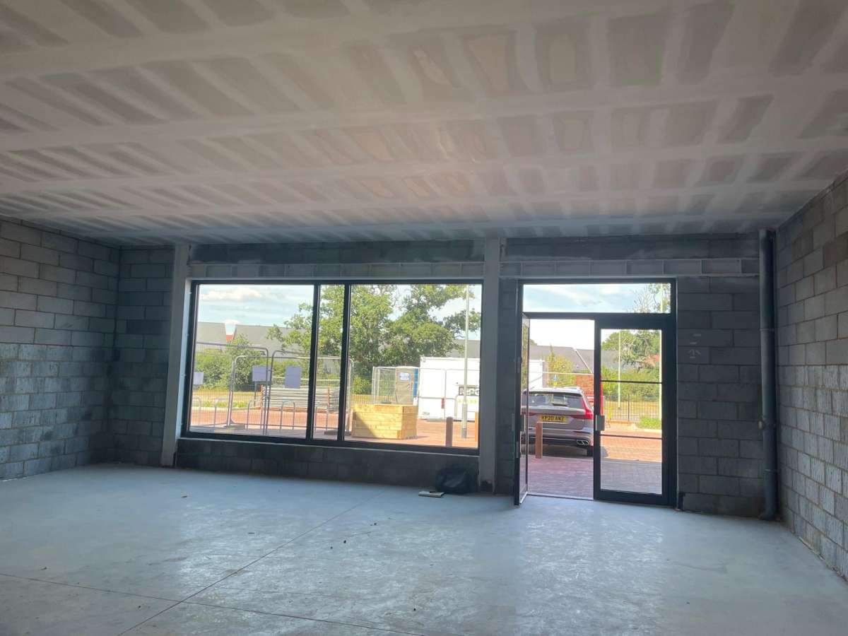 Retail/Shop in Southampton - photo 2