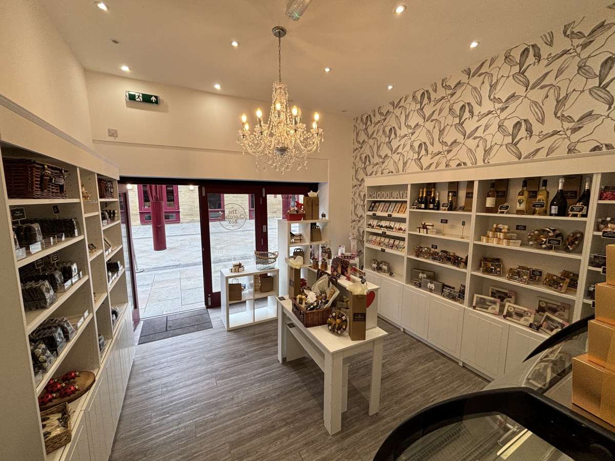 Retail/Shop in Halifax - photo 4