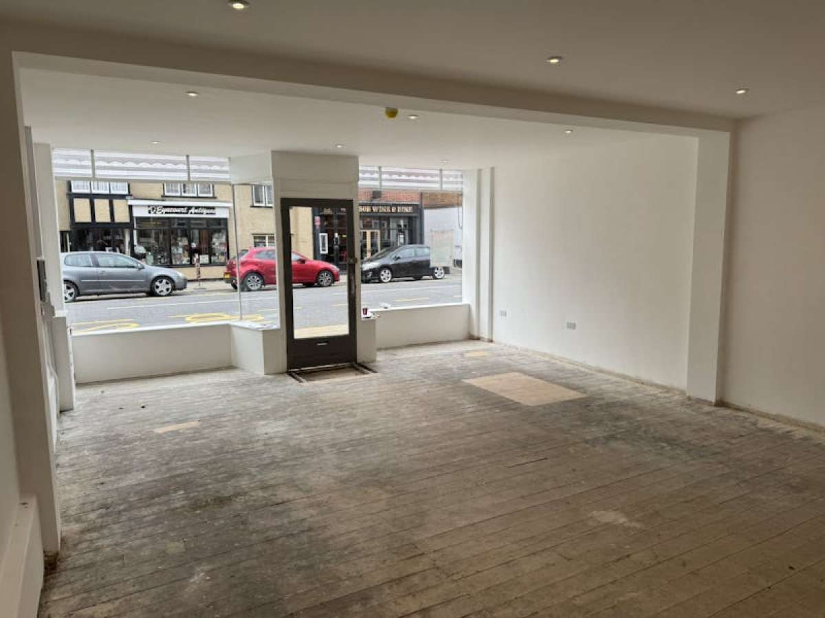Retail/Shop in Chertsey - photo 2