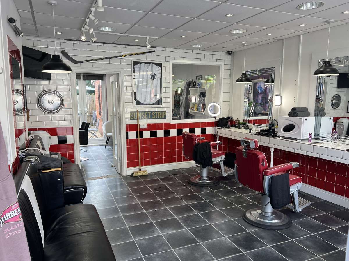 Retail/Shop in Glastonbury - photo 4