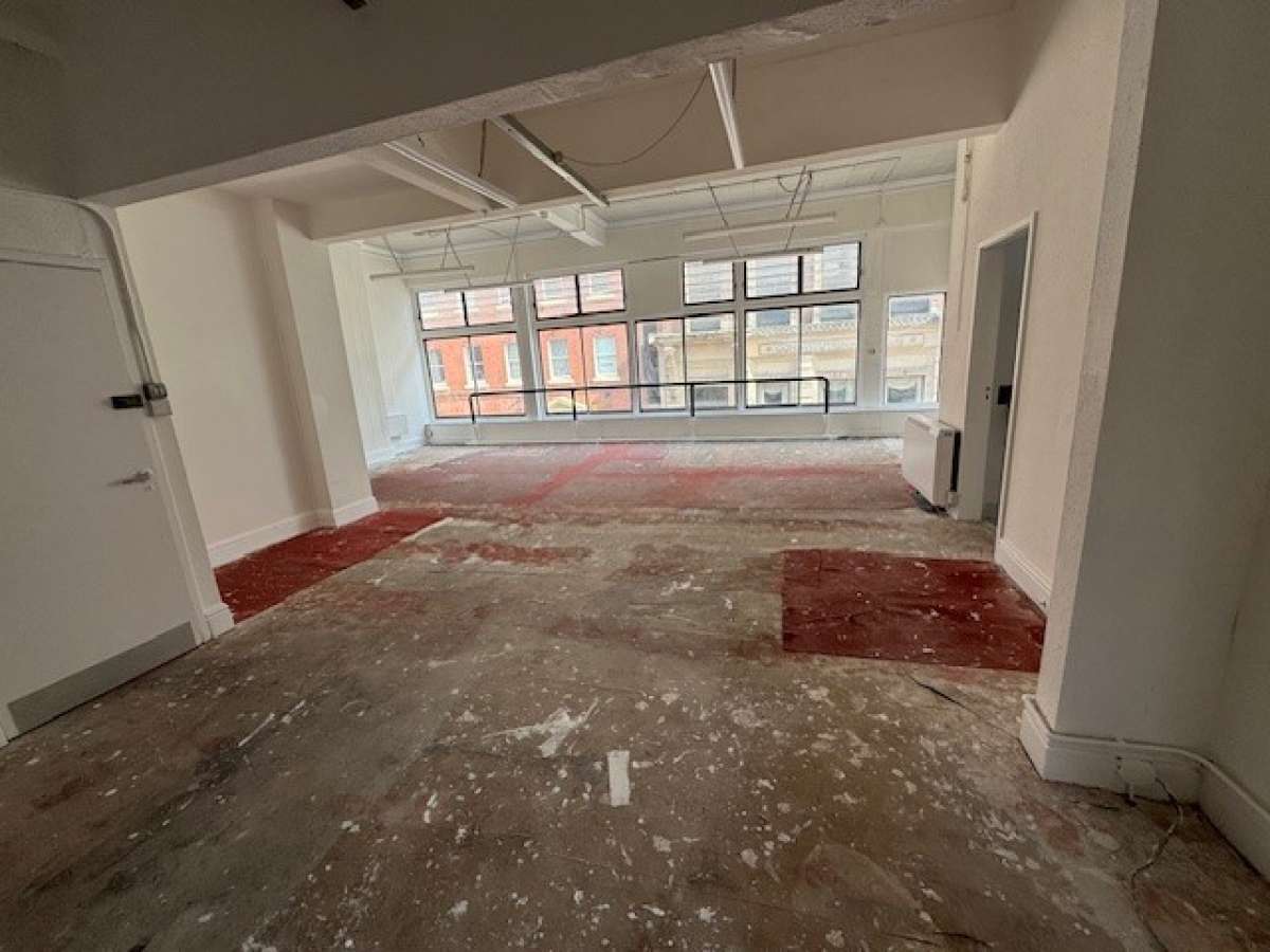 Retail/Shop in Burton On Trent - photo 2