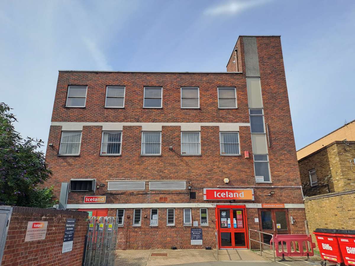 Retail/Shop in Egham - photo 2