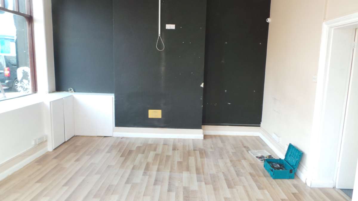 Retail/Shop in Ashford - photo 3