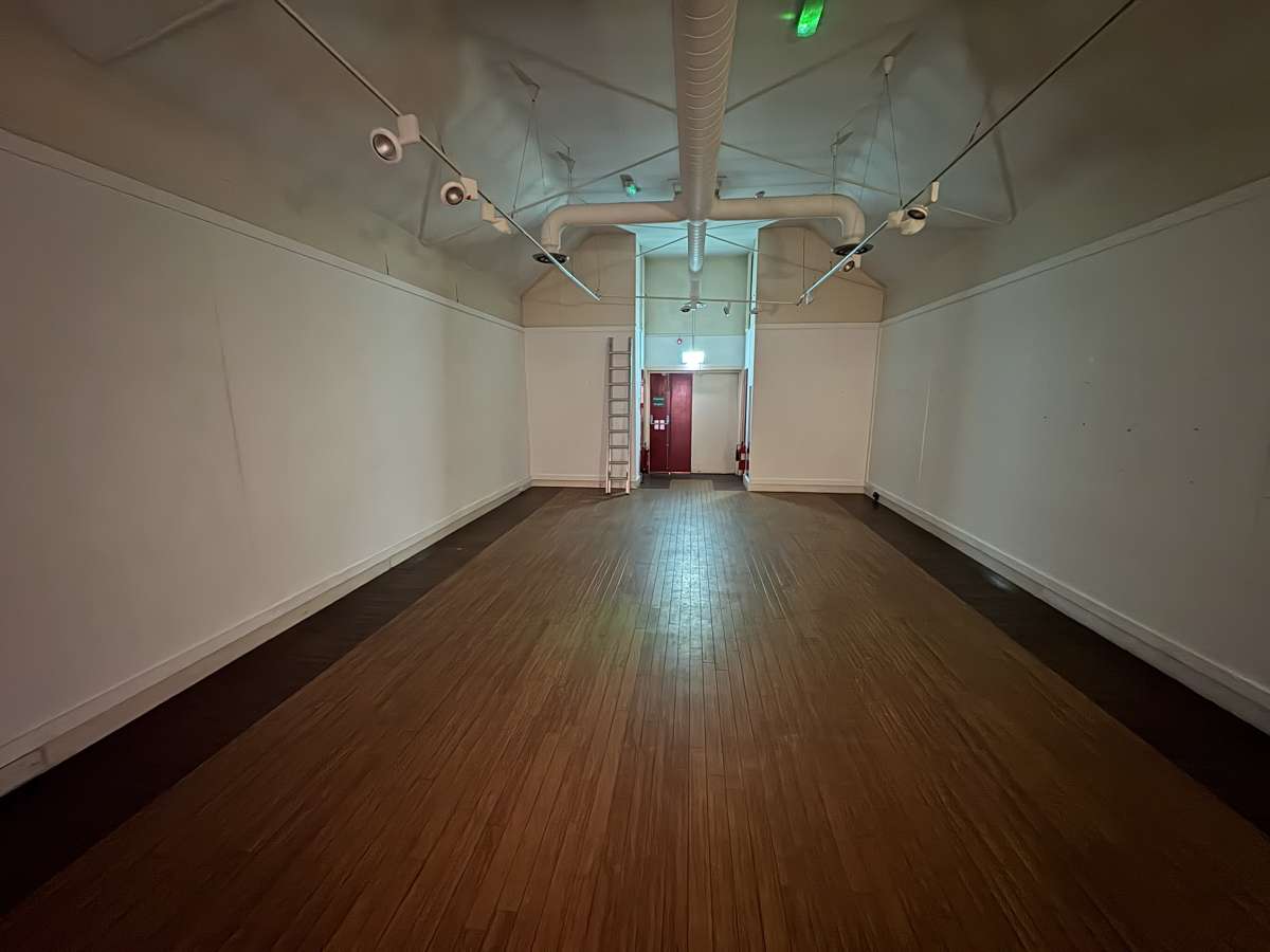 Retail/Shop in Eastleigh - photo 4