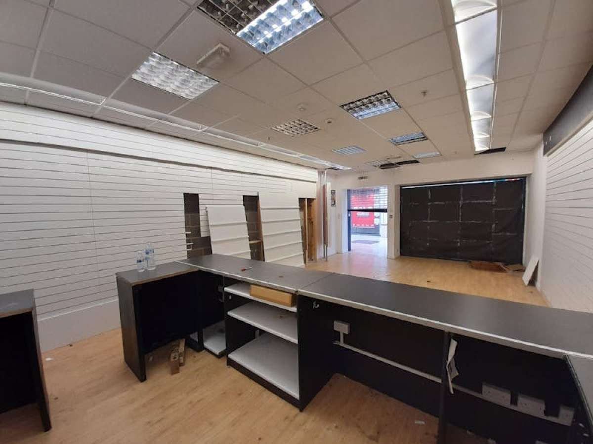 Retail/Shop in Basingstoke - photo 3