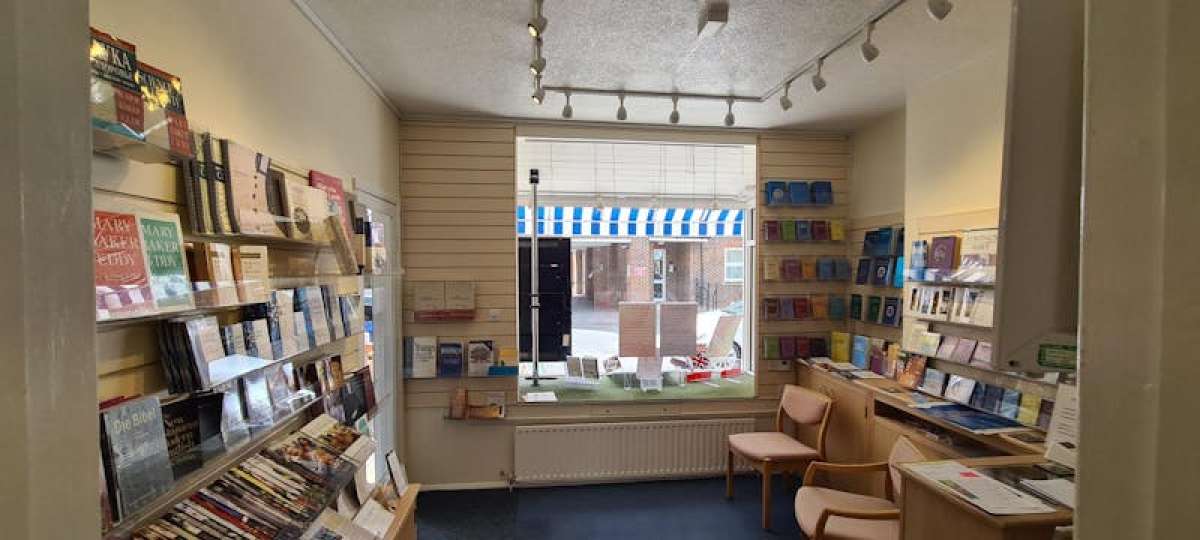 Retail/Shop in Weybridge - photo 2