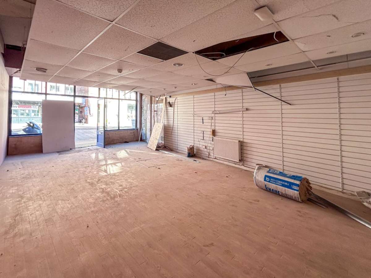 Retail/Shop in Bournemouth - photo 2