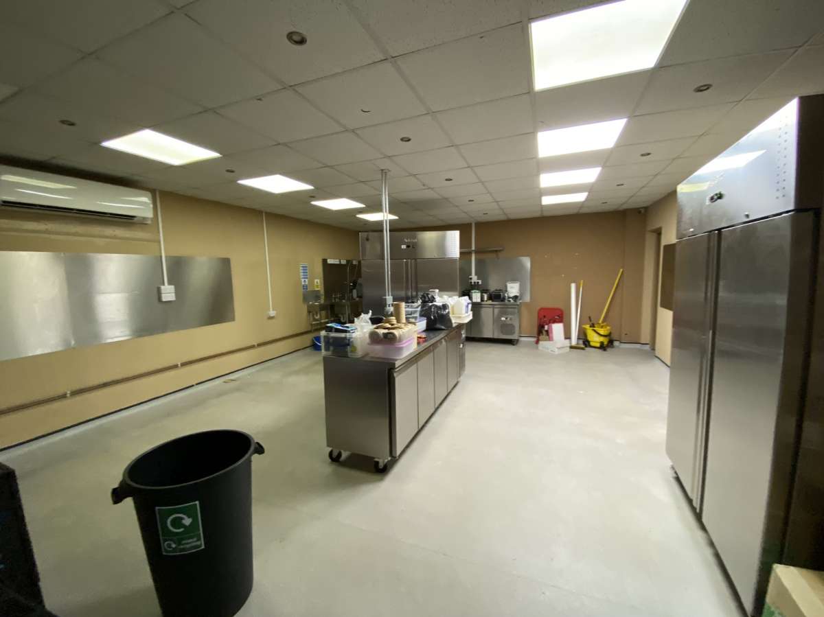 Retail/Shop in Doncaster - photo 2