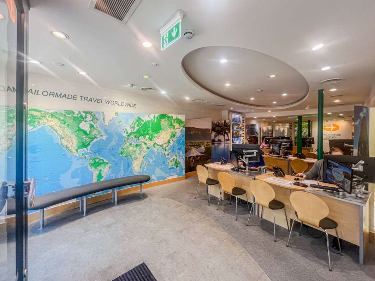 Retail/Shop in Bournemouth - photo 2