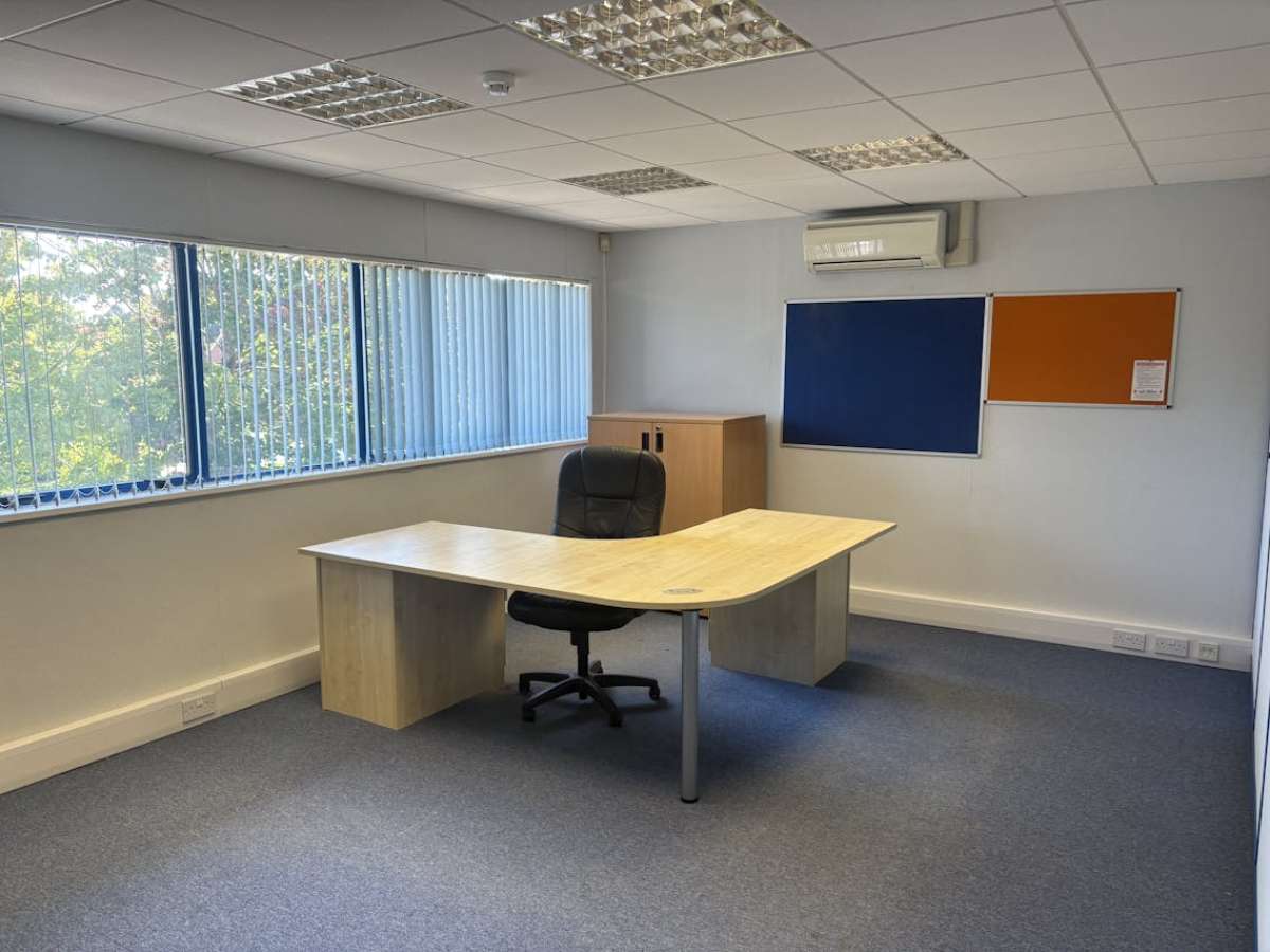 Retail/Shop in Southampton - photo 4