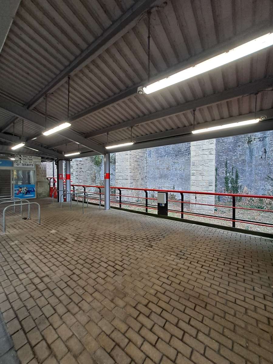 Retail/Shop in Bradford - photo 3