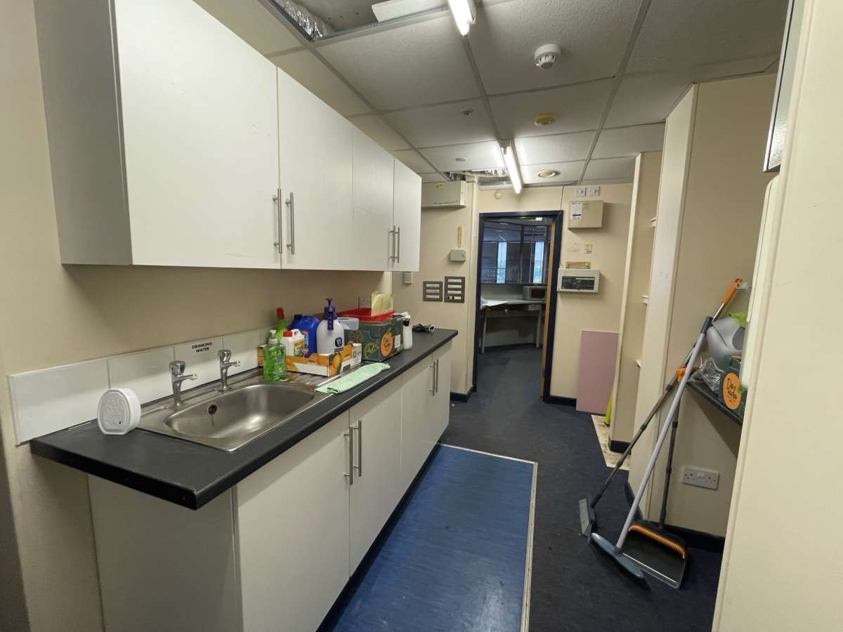 Retail/Shop in Haverhill - photo 3