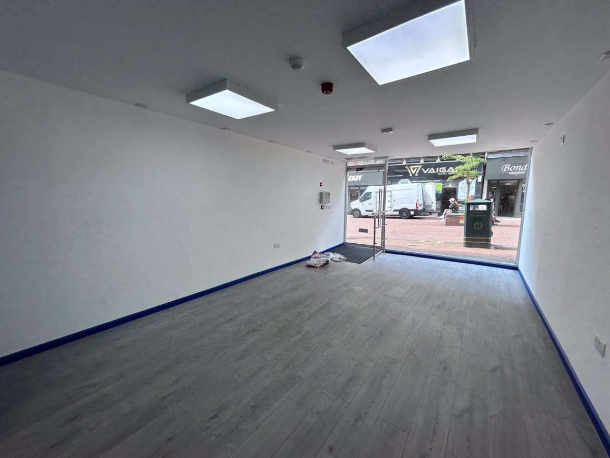 Retail/Shop in Bournemouth - photo 2