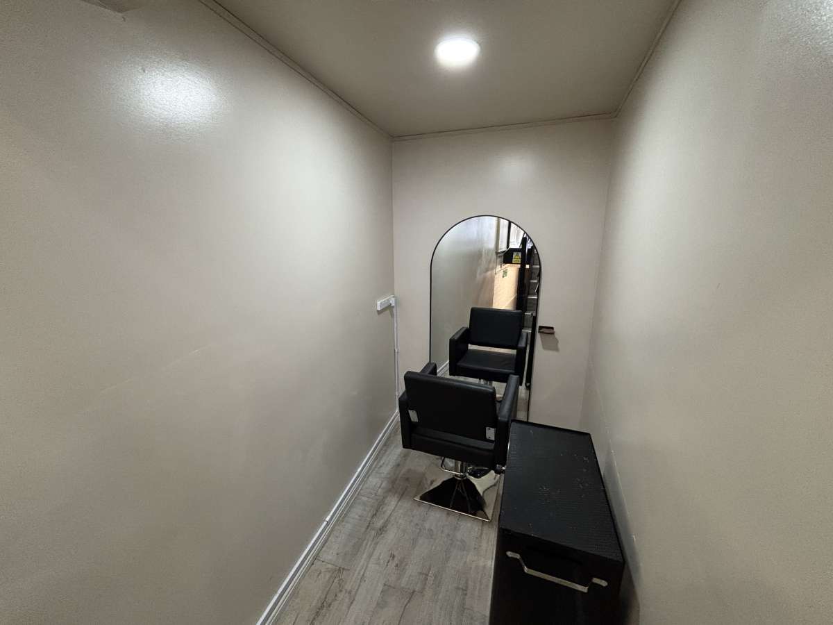 Retail/Shop in Halifax - photo 4