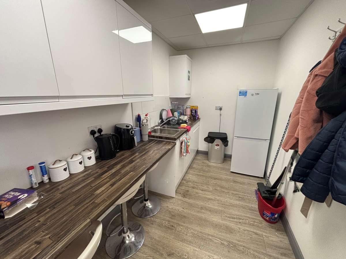 Retail/Shop in Leicester - photo 2