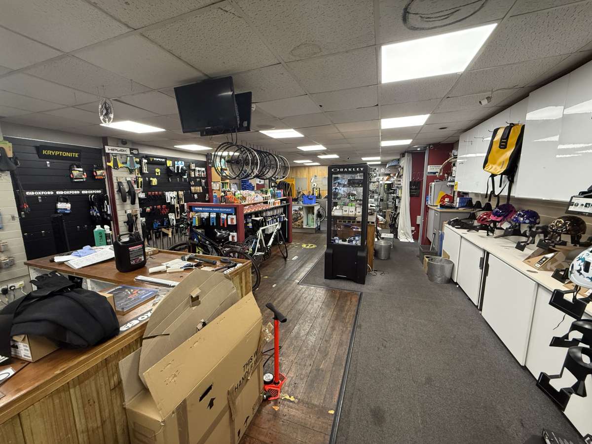 Retail/Shop in Bromley - photo 4