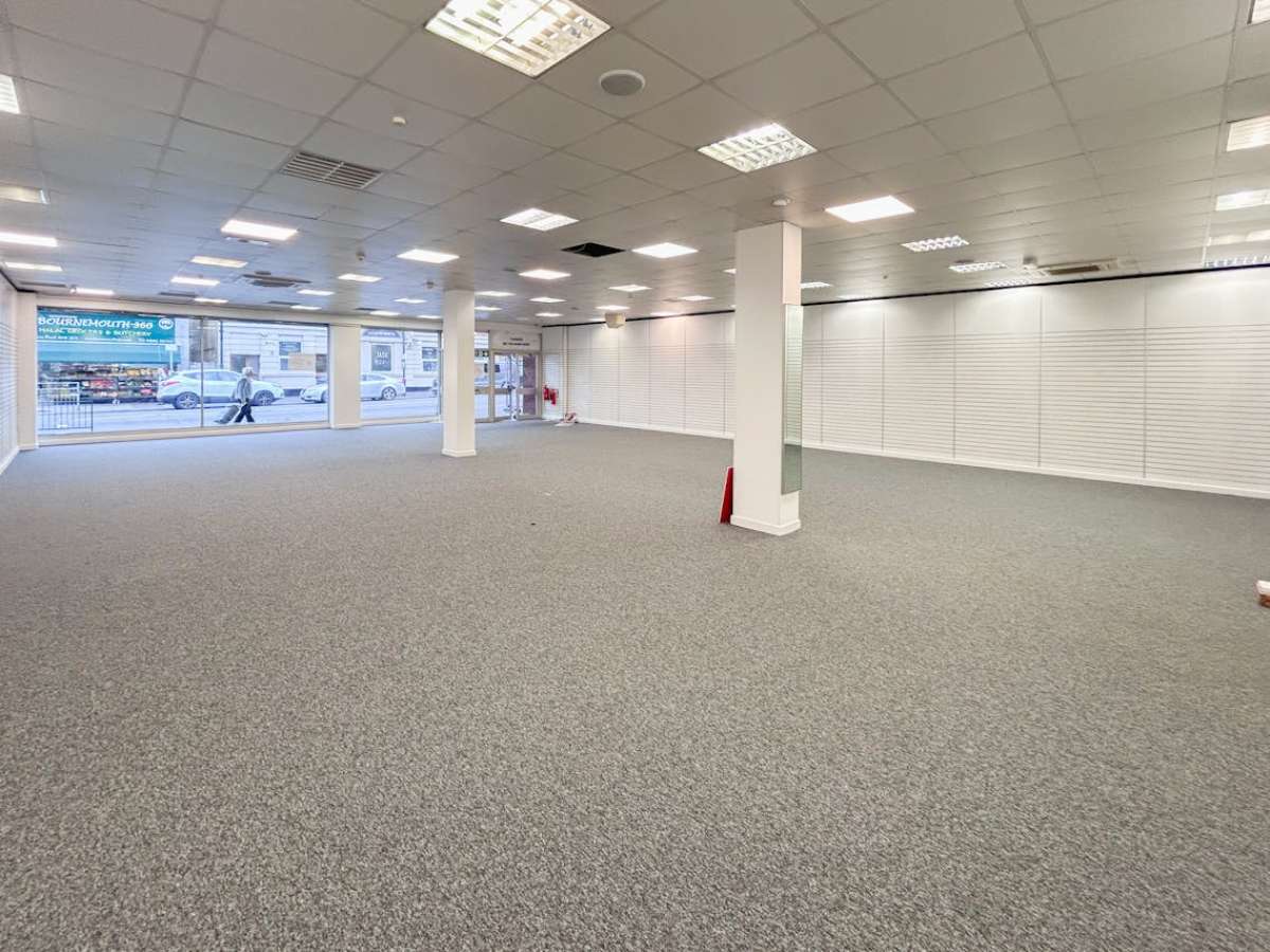 Retail/Shop in Bournemouth - photo 2