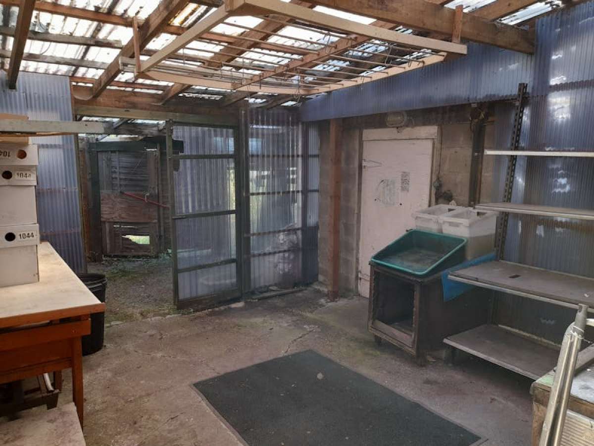 Retail/Shop in Worcester Park - photo 4