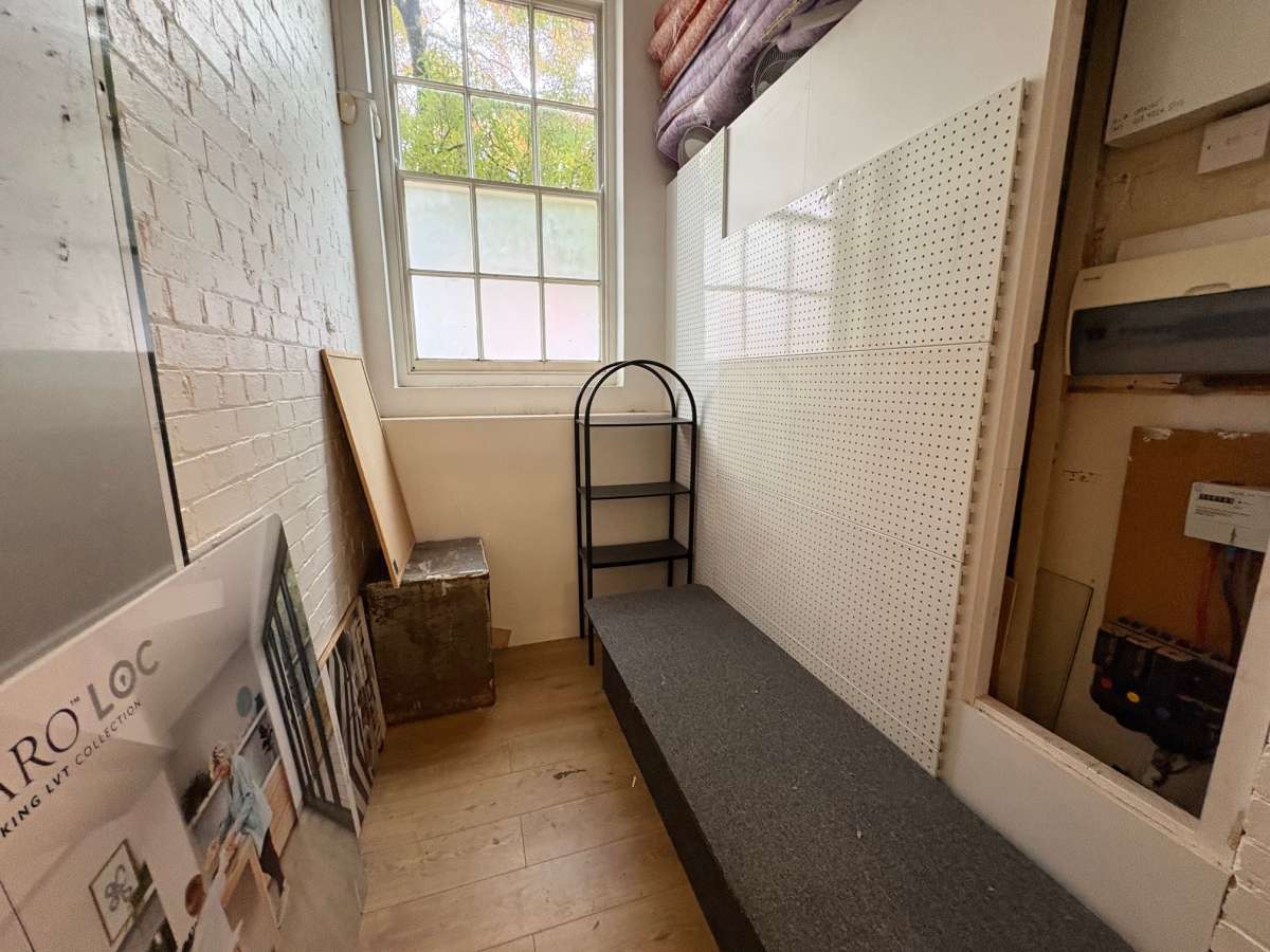 Retail/Shop in Alton - photo 3