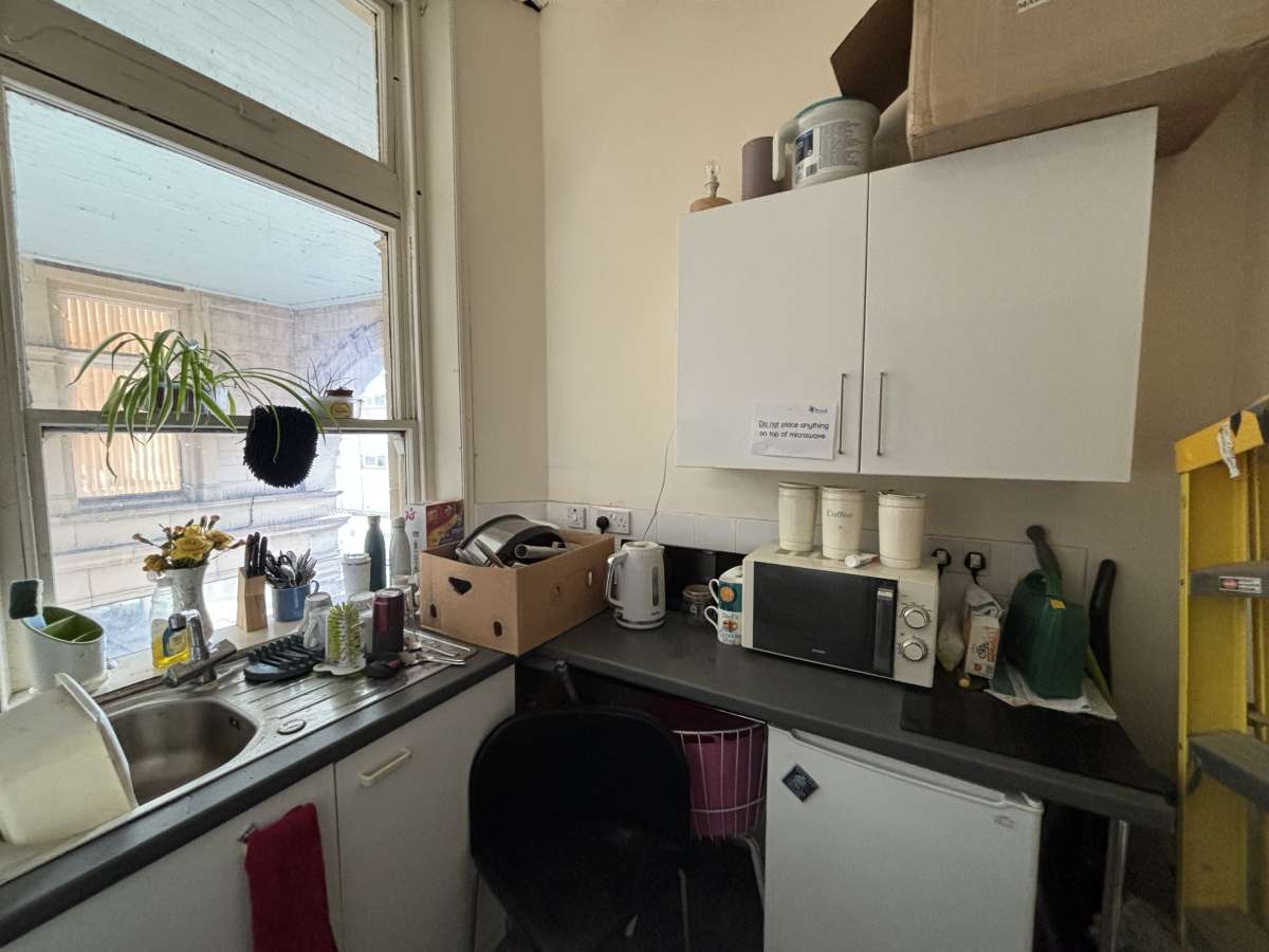 Retail/Shop in Halifax - photo 4