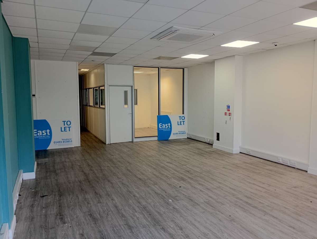 Retail/Shop in Lowestoft - photo 3