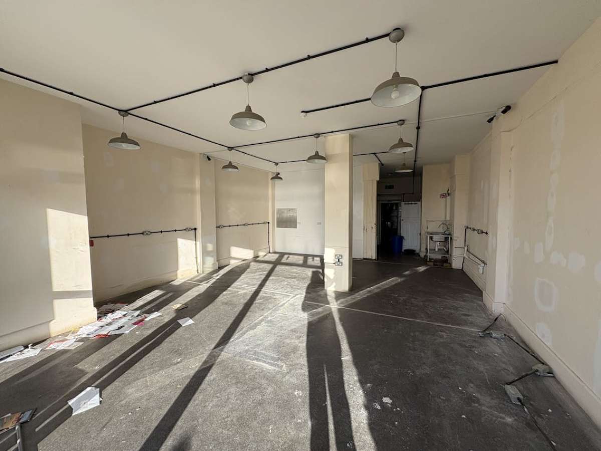 Retail/Shop in Lee-on-Solent - photo 4