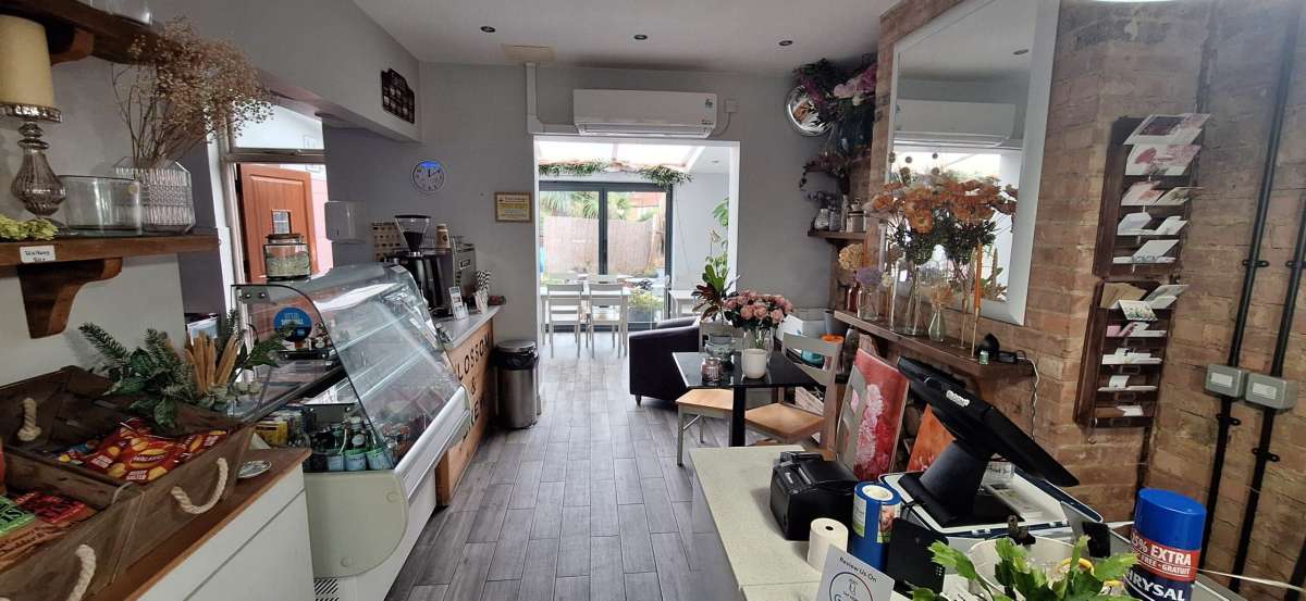 Retail/Shop in Chessington - photo 3