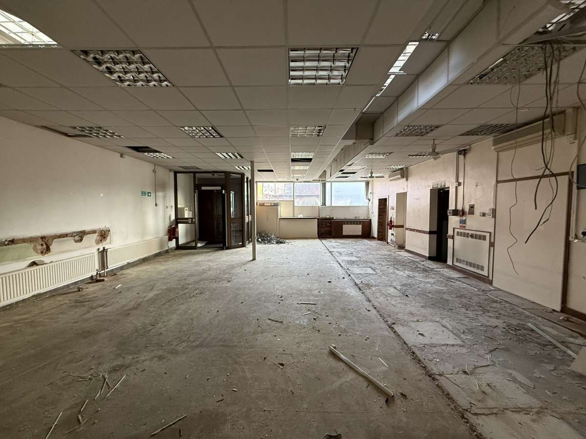 Retail/Shop in Hinckley - photo 4