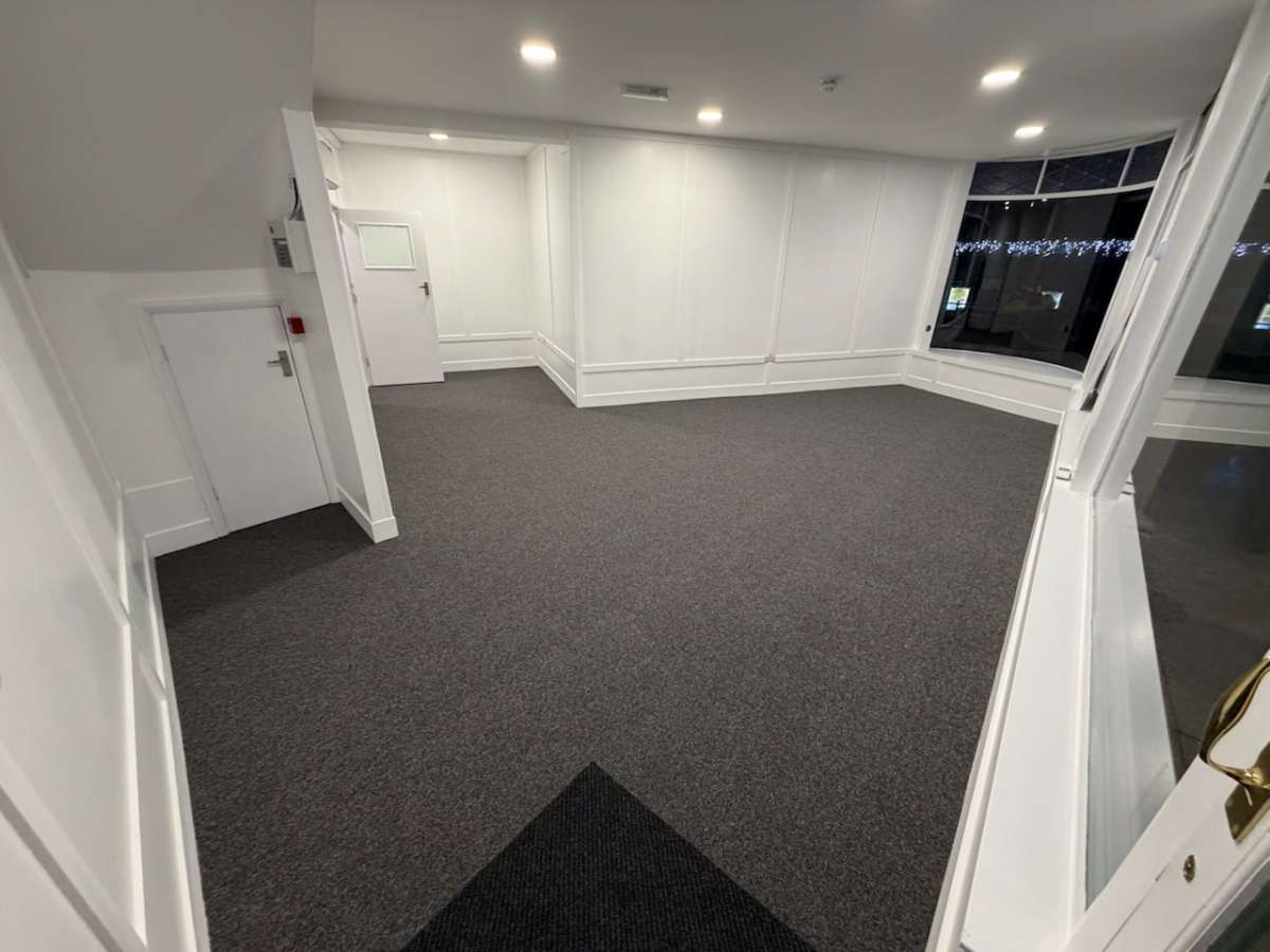 Retail/Shop in Hinckley - photo 2