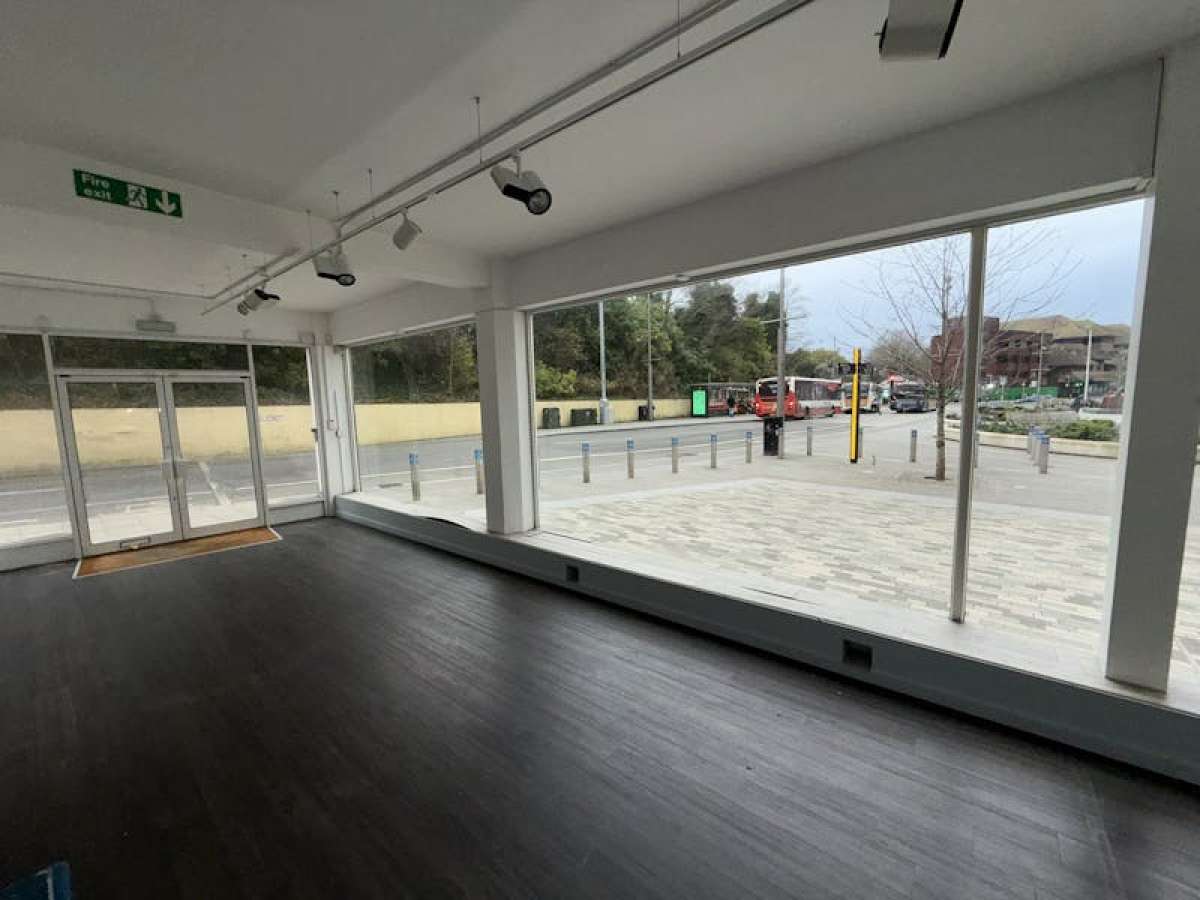 Retail/Shop in Woking - photo 4