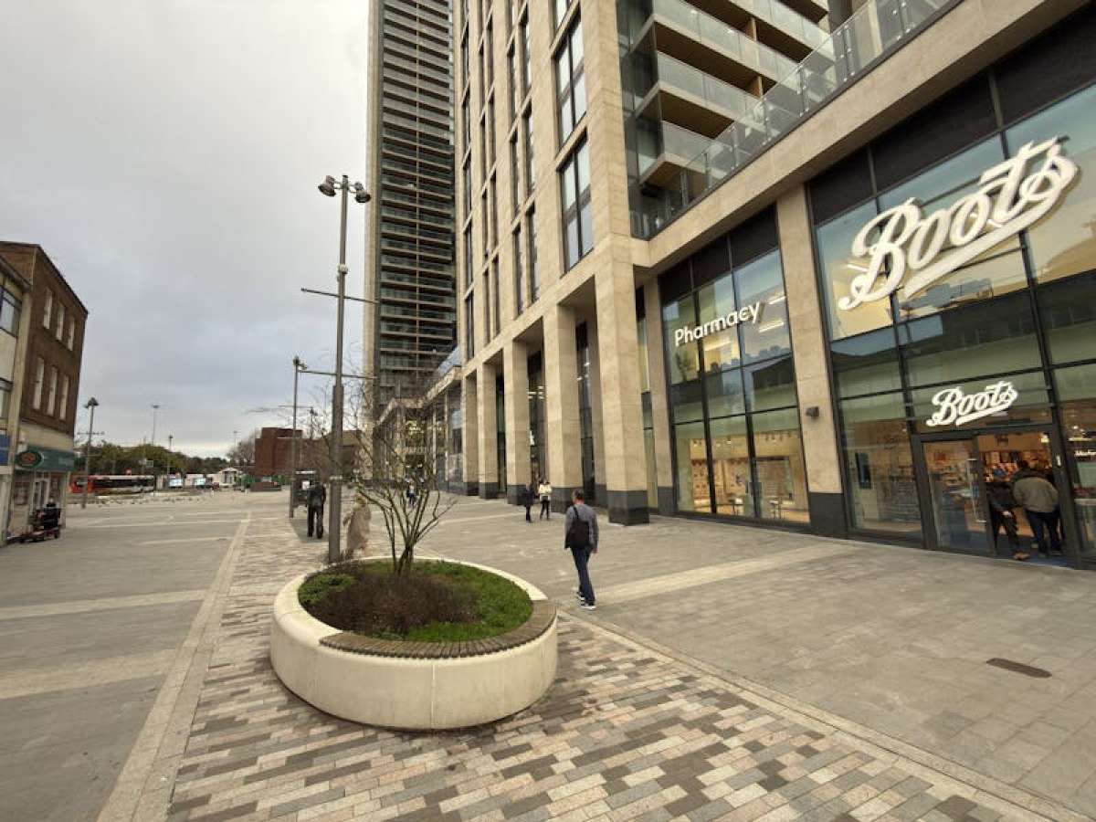 Retail/Shop in Woking - photo 2