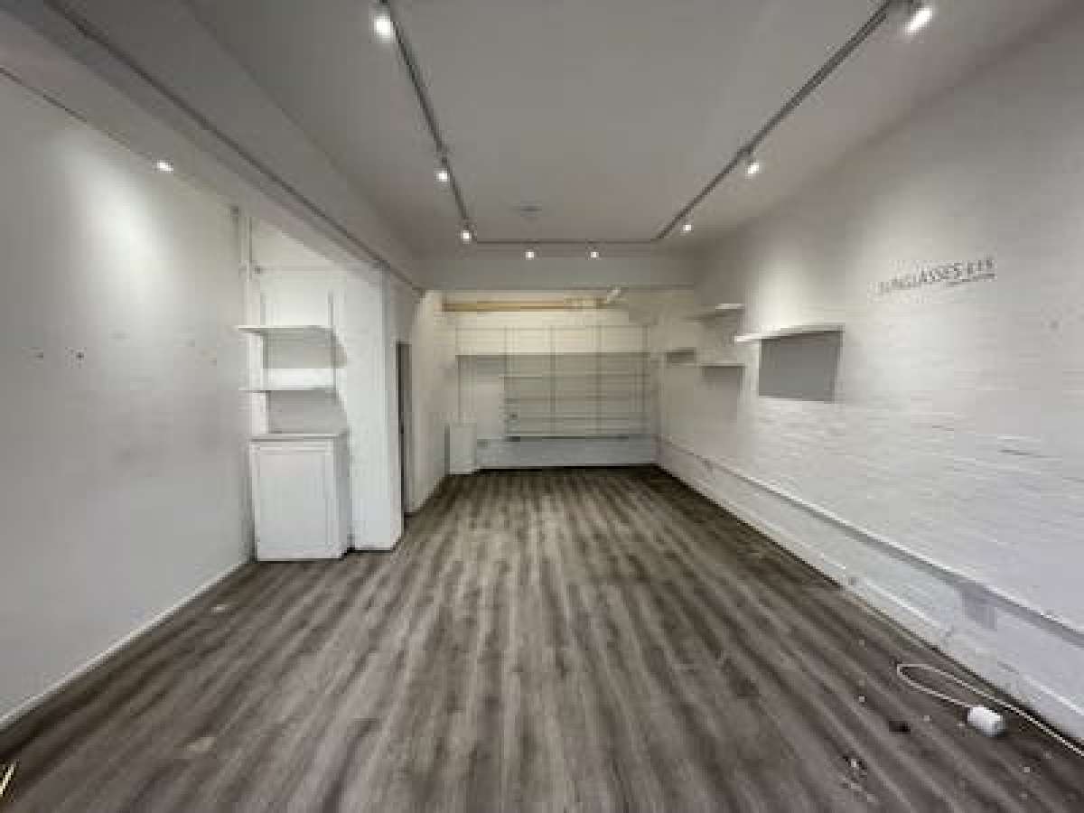Retail/Shop in London - photo 2