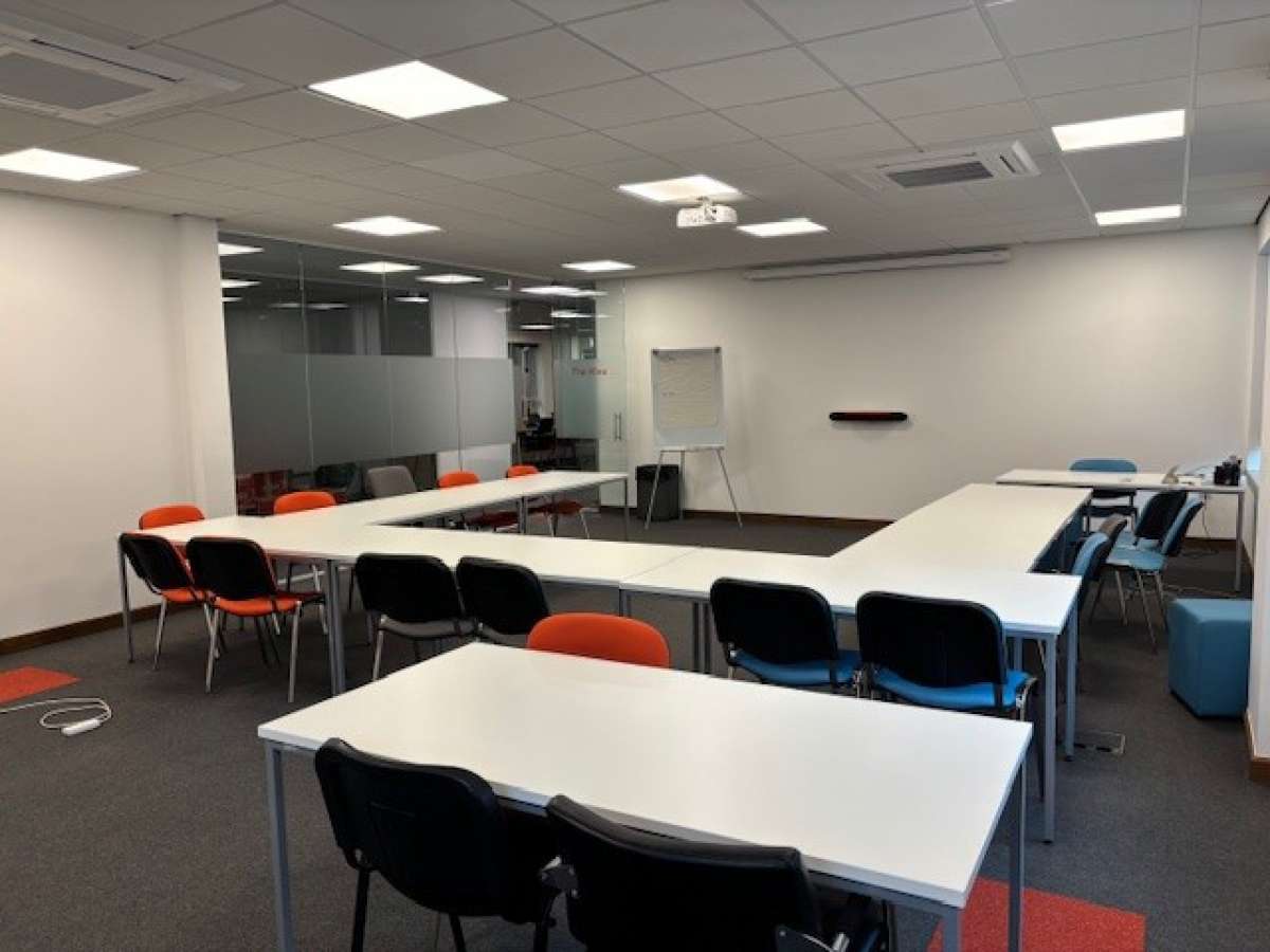 Retail/Shop in Altrincham - photo 3