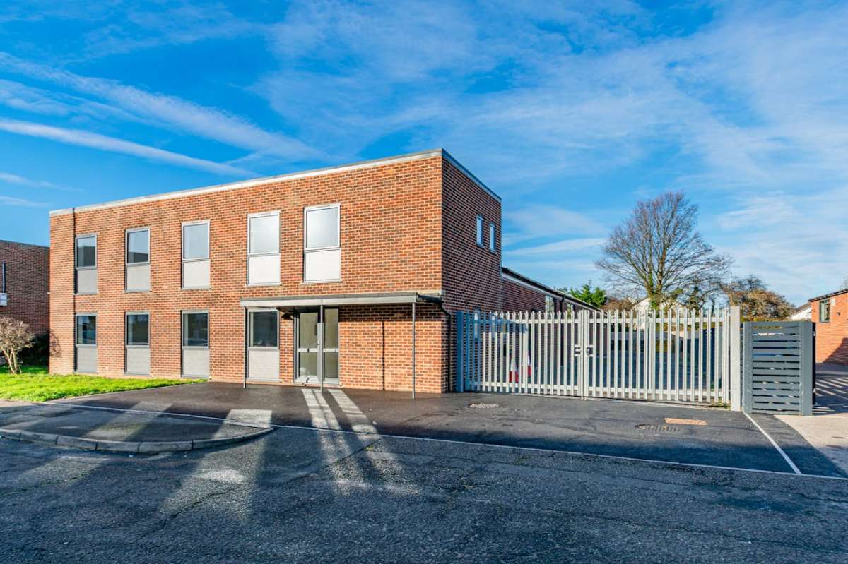 Retail in New Milton