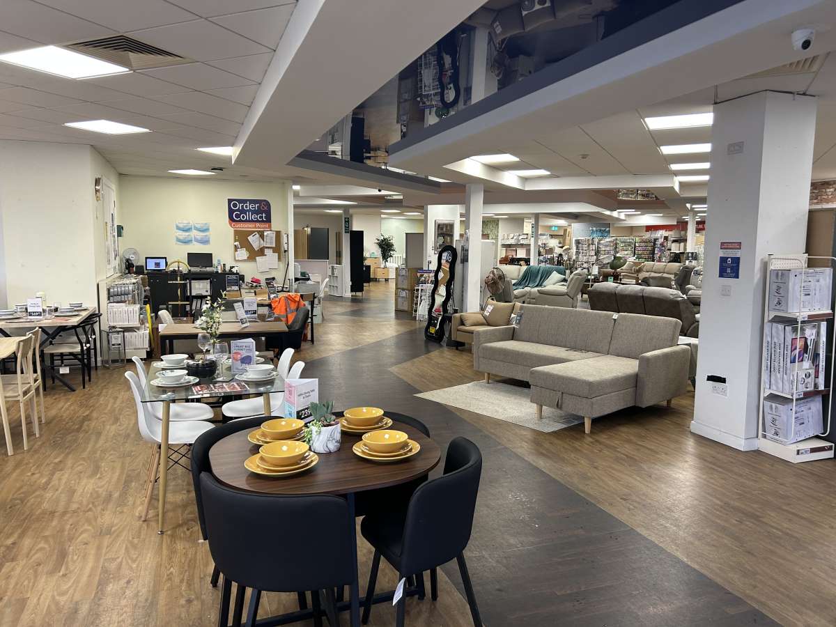 Retail/Shop in Plymouth - photo 2