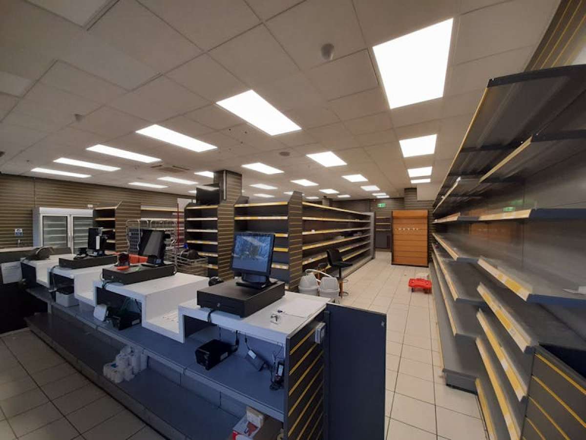 Retail/Shop in Basingstoke - photo 3