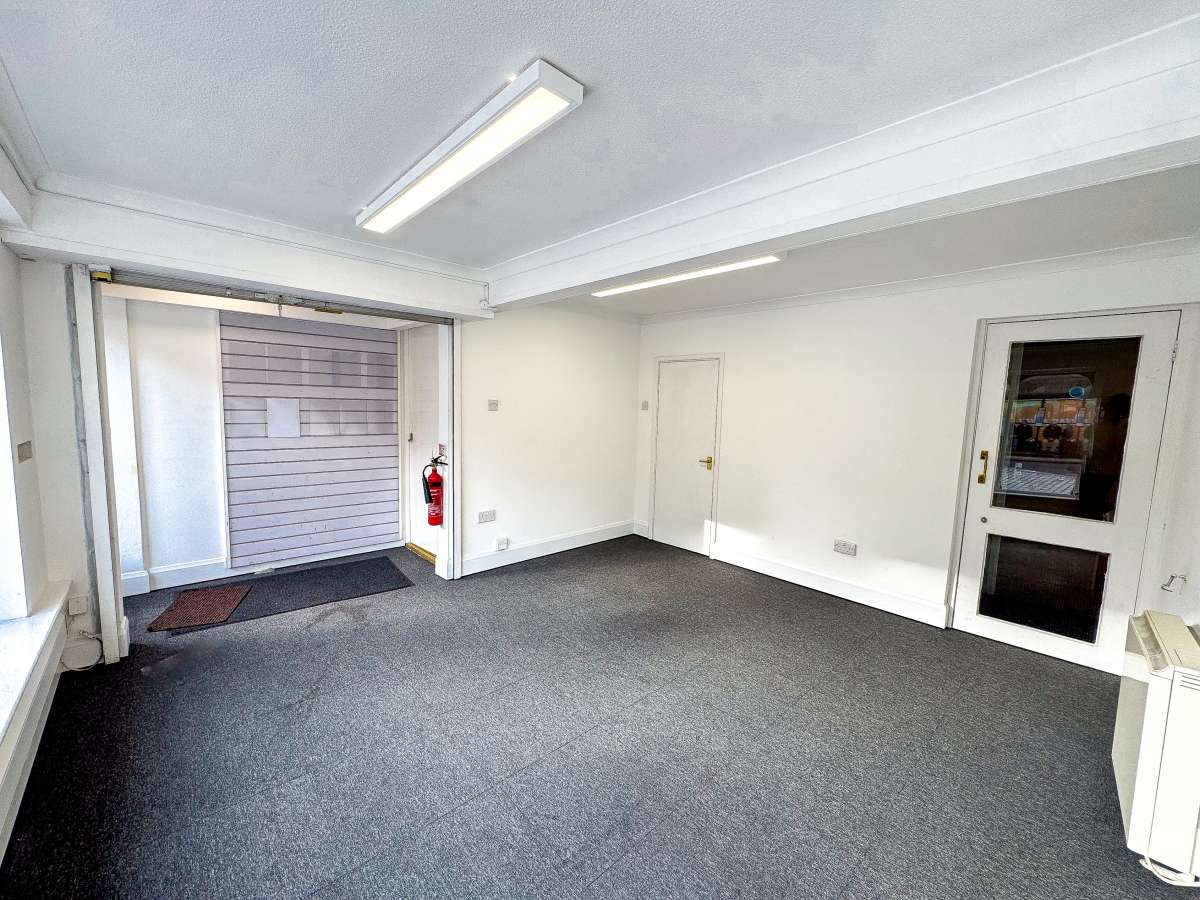 Retail/Shop in Truro - photo 2