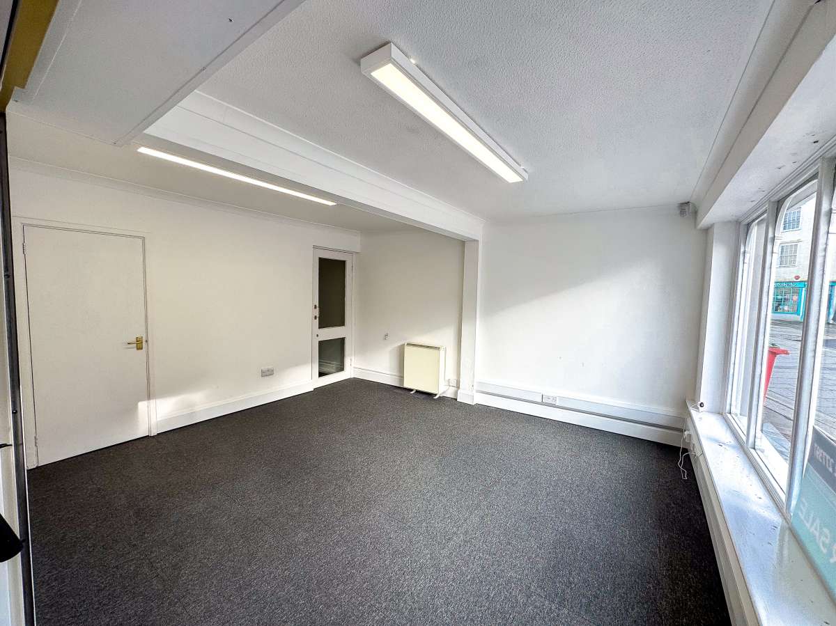 Retail/Shop in Truro - photo 3